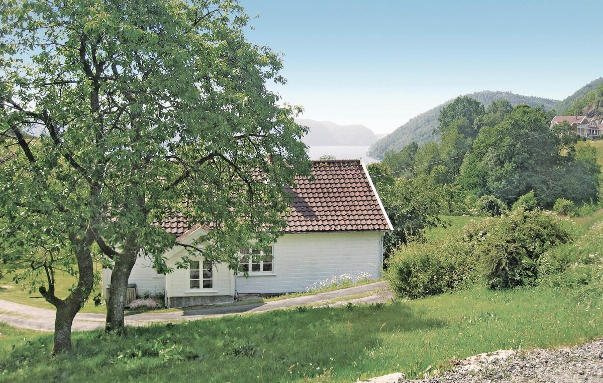 Amazing home in Lyngdal with kitchen