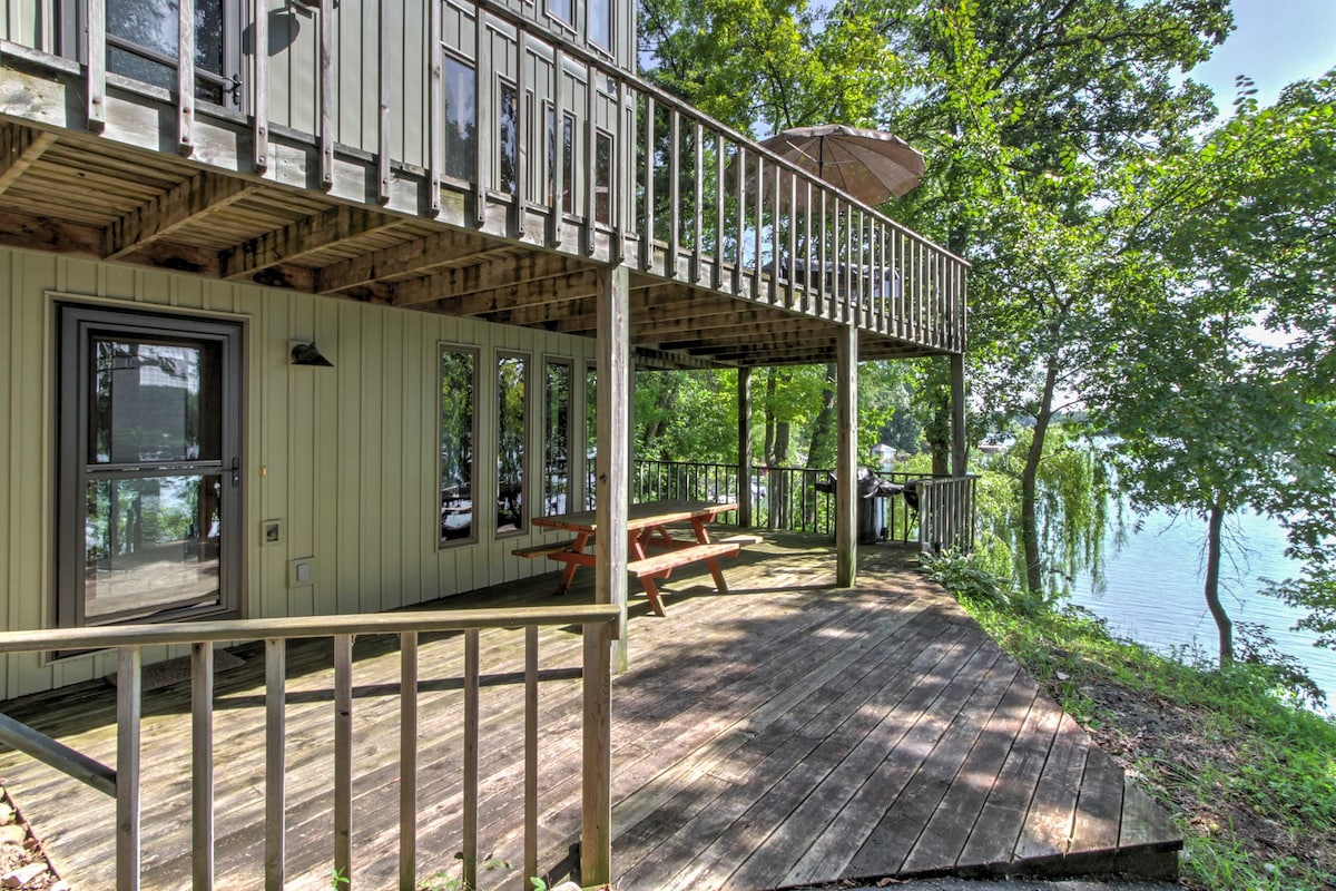 Waupaca Lakefront Home w/ Pool Table & Dock!