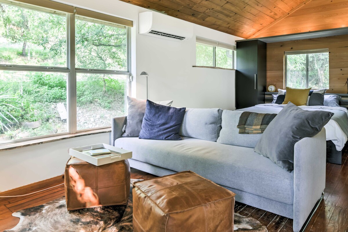 Chic East Austin Studio Bungalow w/ Spacious Yard!