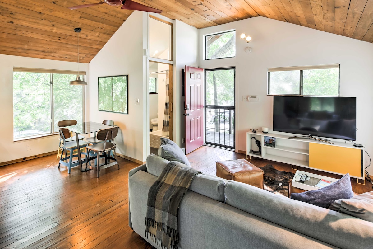 Chic East Austin Studio Bungalow w/ Spacious Yard!