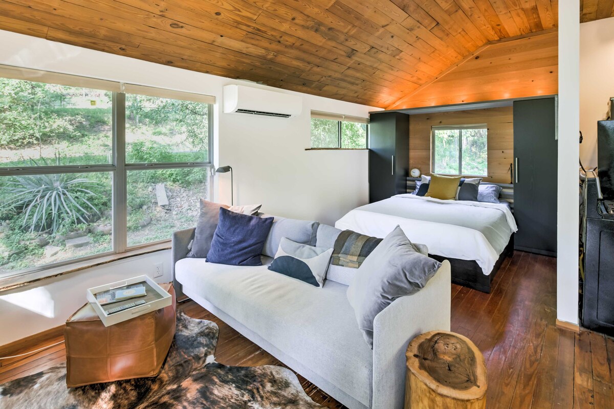 Chic East Austin Studio Bungalow w/ Spacious Yard!