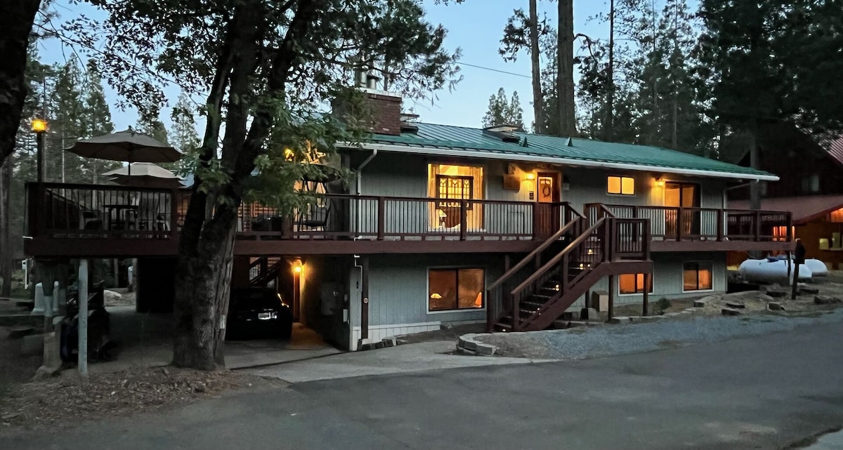 48R The Tree House II - Cabin Inside Yosemite!
