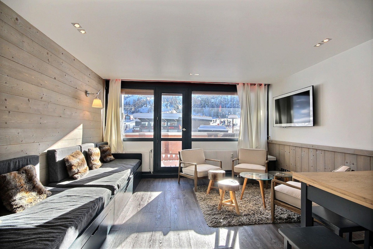 Refurbished apartment facing south on the slopes