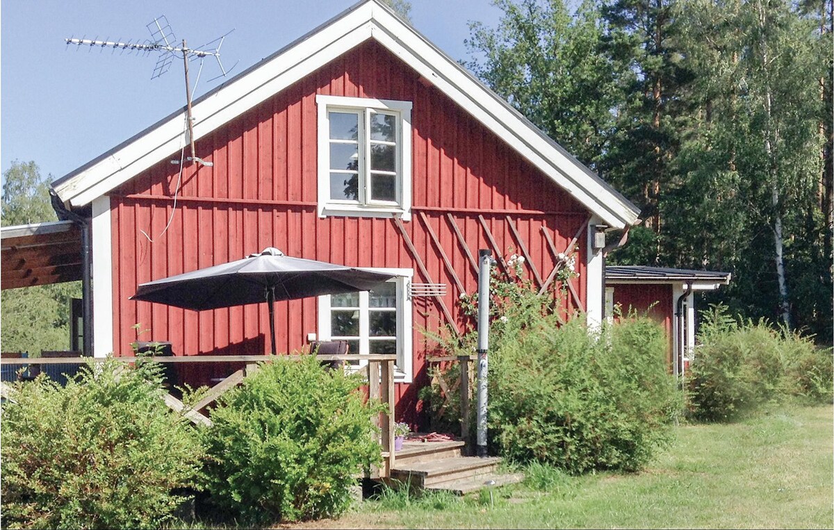 Pet friendly home in Målilla with kitchen