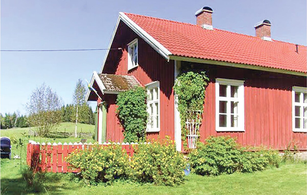 Nice home in Grimsås with s, Sauna and WiFi