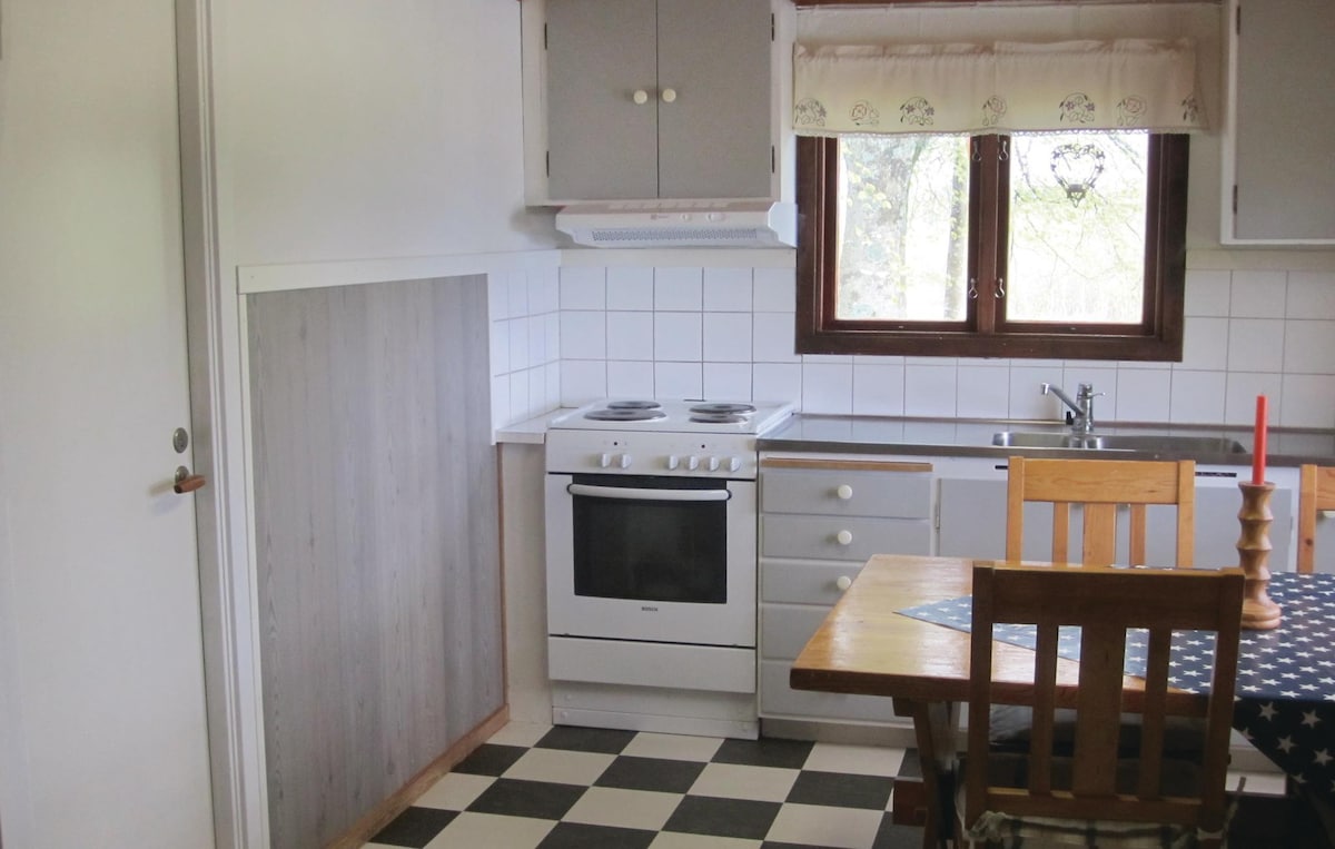 Beautiful home in Lidhult with kitchen