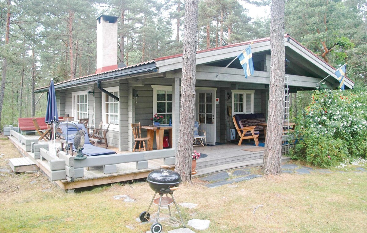 Cozy home in Hammarö with sauna