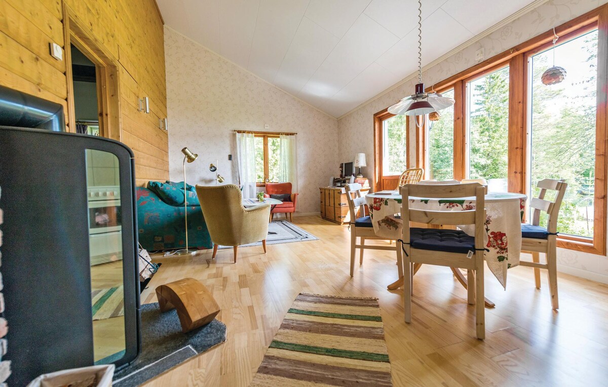 Lögdeå的绝佳房源，设有1间卧室和无线网络