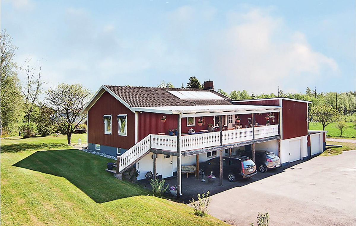 Awesome home in Målerås with 4 Bedrooms and Sauna