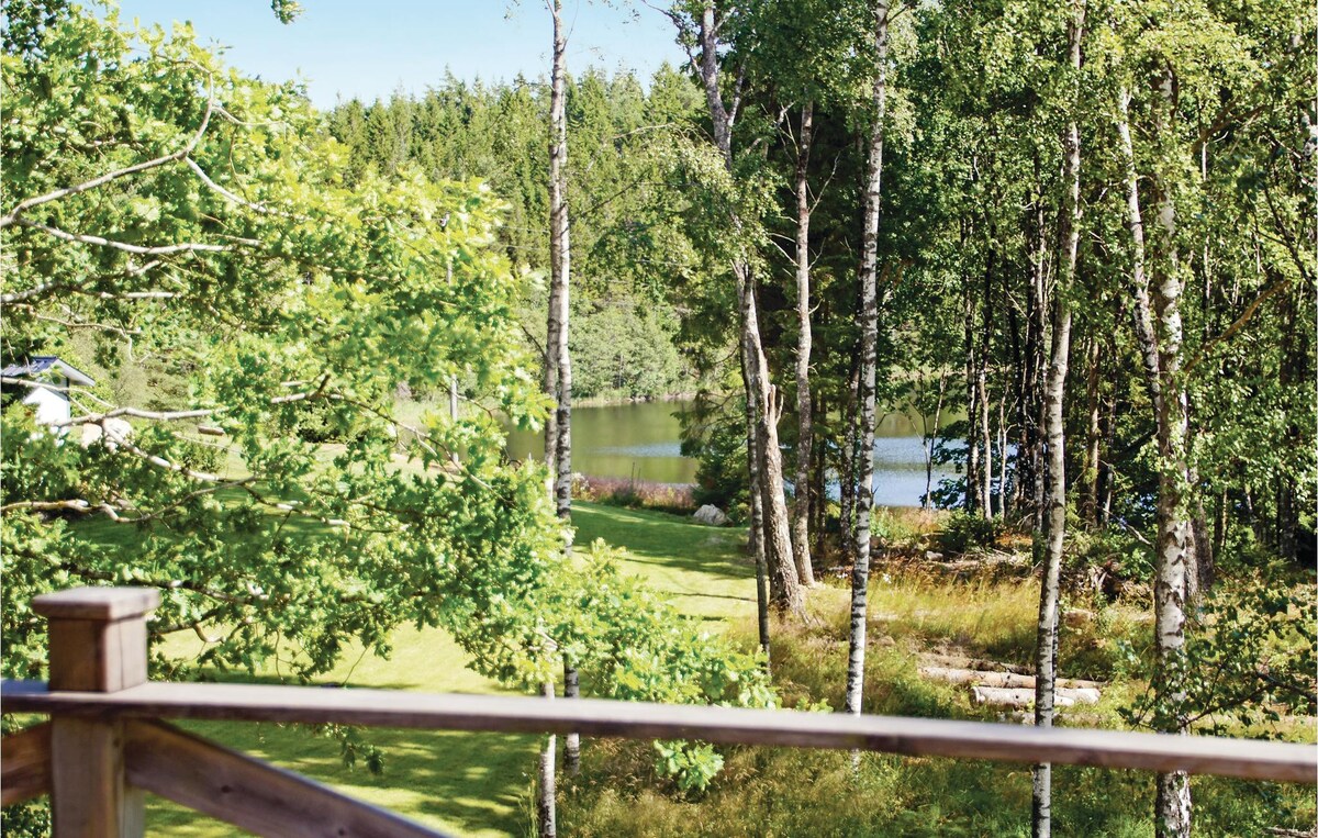 Beautiful home in Färgelanda with lake view