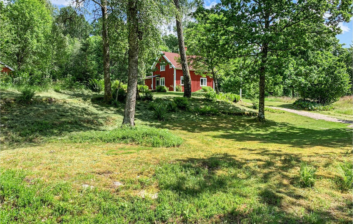 Beautiful home in Sjötofta with kitchen