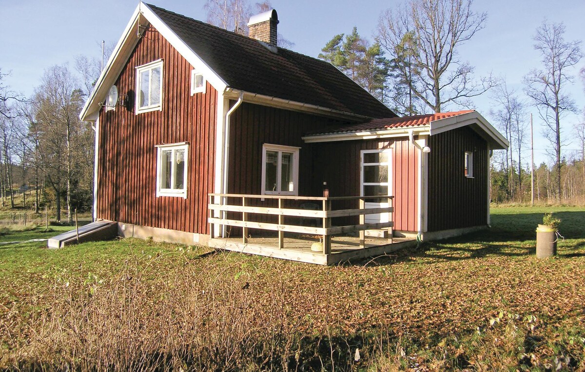 Beautiful home in Sjötofta with kitchen