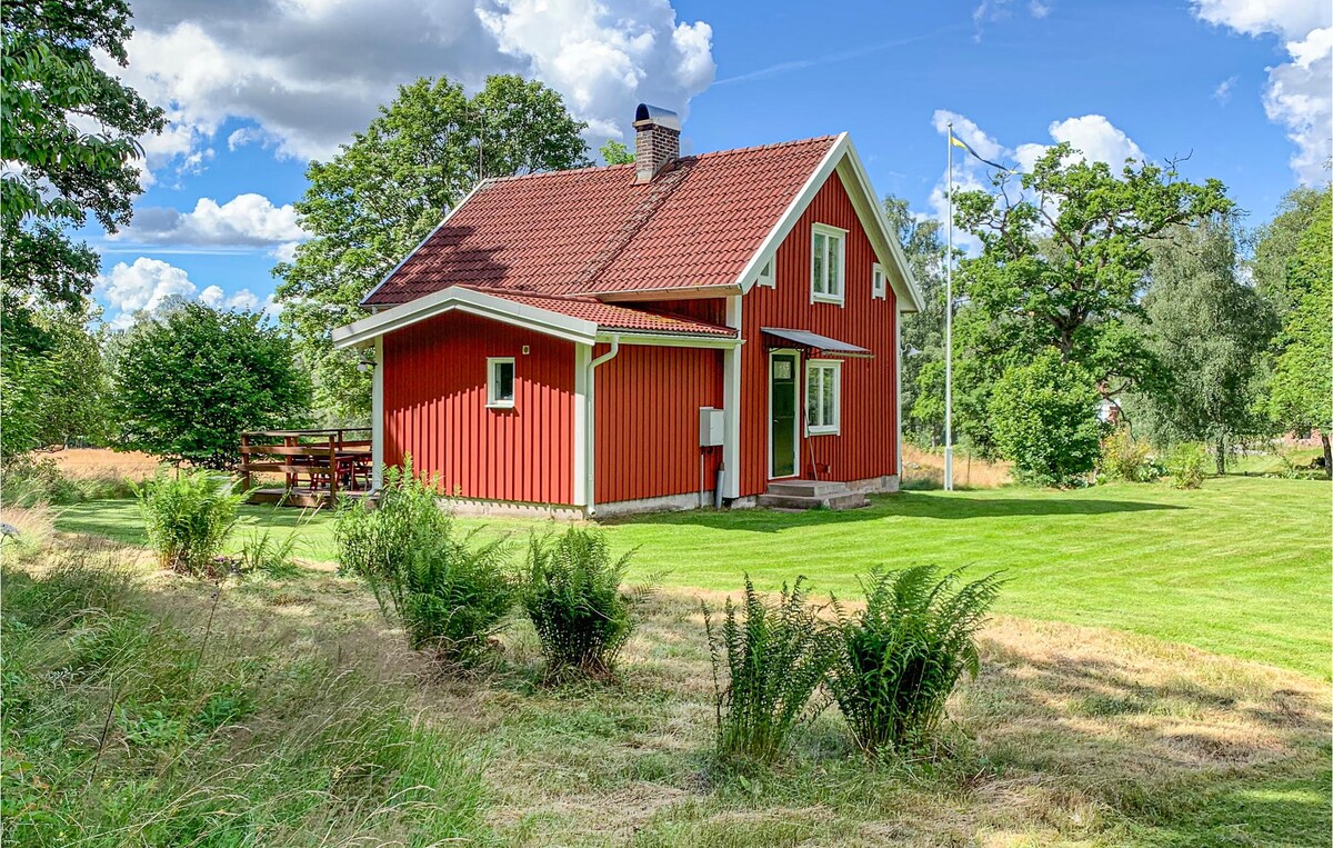 Beautiful home in Sjötofta with kitchen