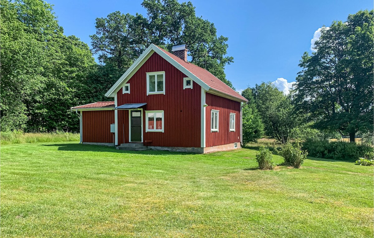 Beautiful home in Sjötofta with kitchen