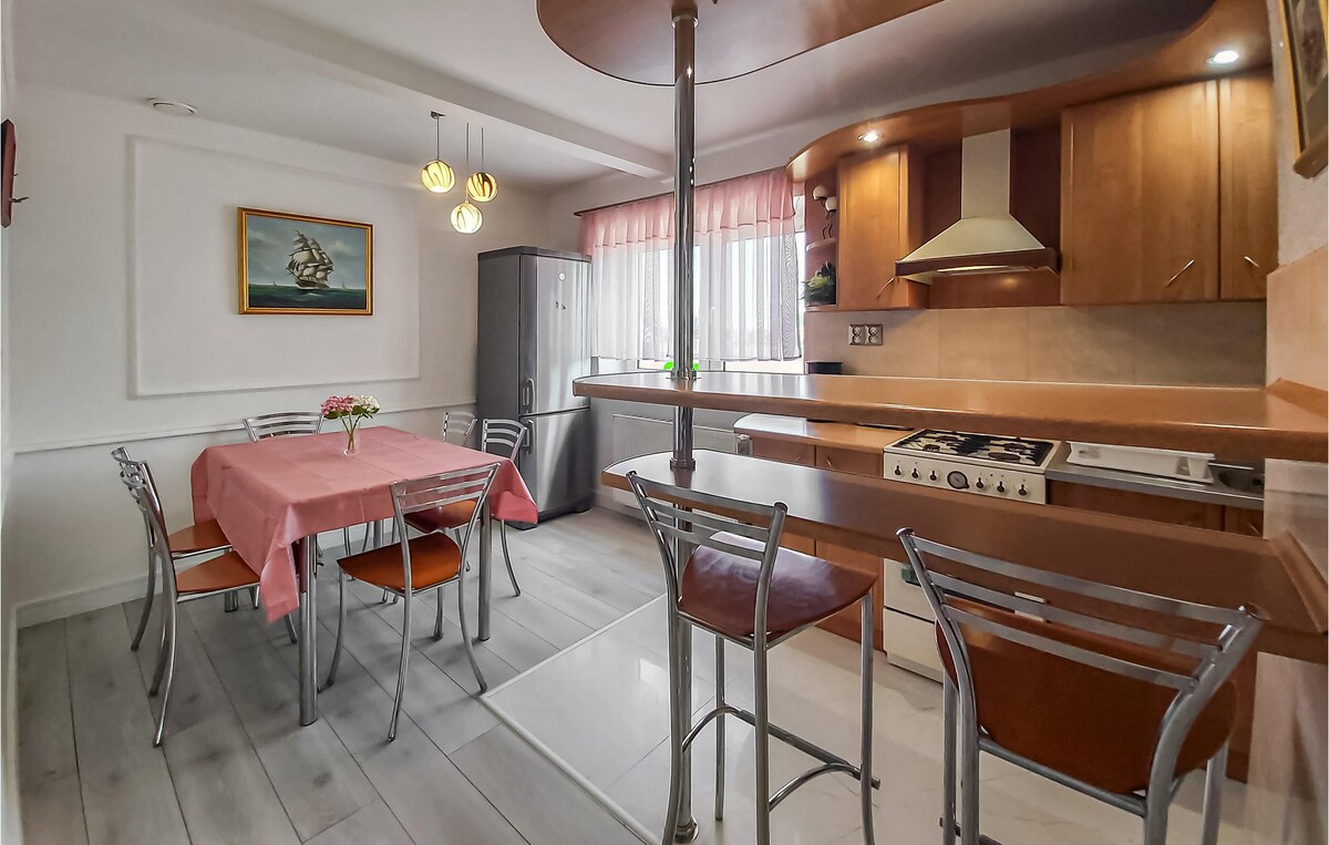 Amazing apartment in Kolobrzeg with kitchen