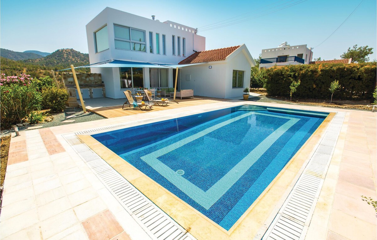 Stunning home with 3 Bedrooms, Outdoor swimming