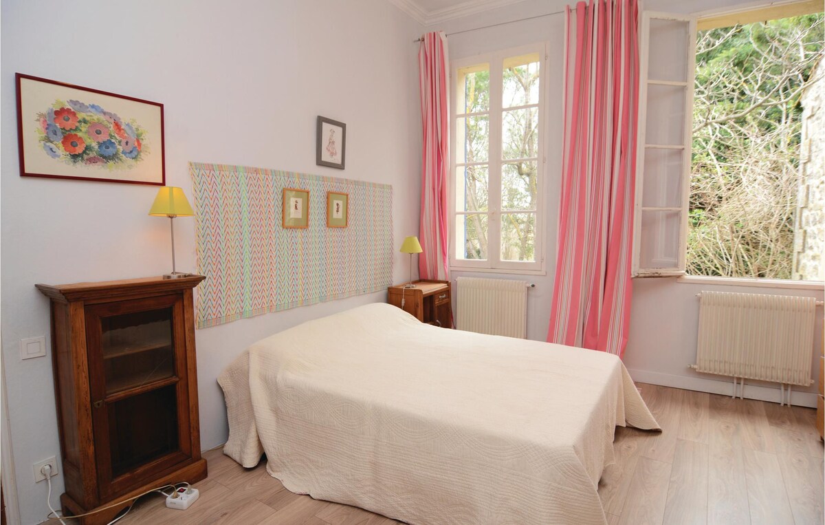 位于阿尔勒（ Arles ）的绝佳房源，设有7间卧室、无线网络和