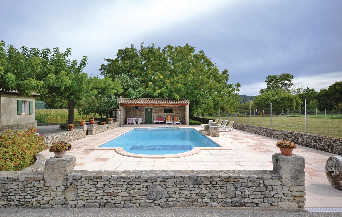 Awesome home with WiFi, Private swimming pool