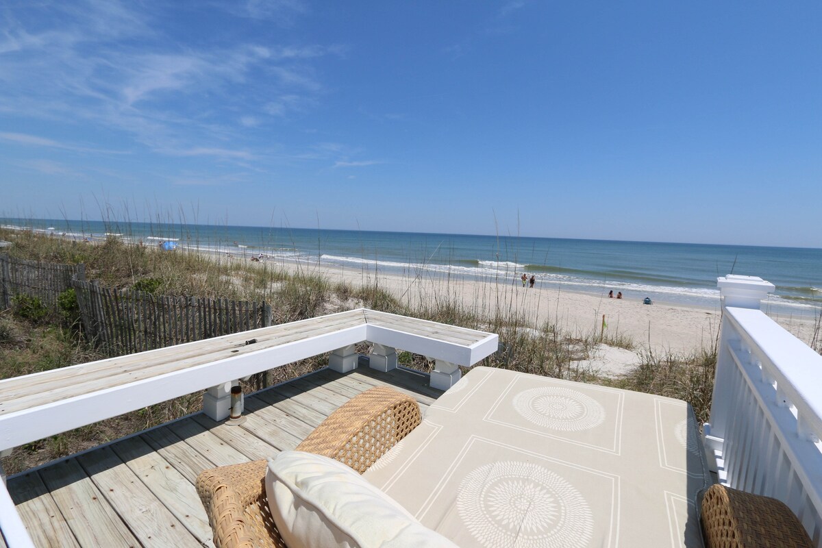 Sandpiper Cottage - Oceanfront home with gourmet