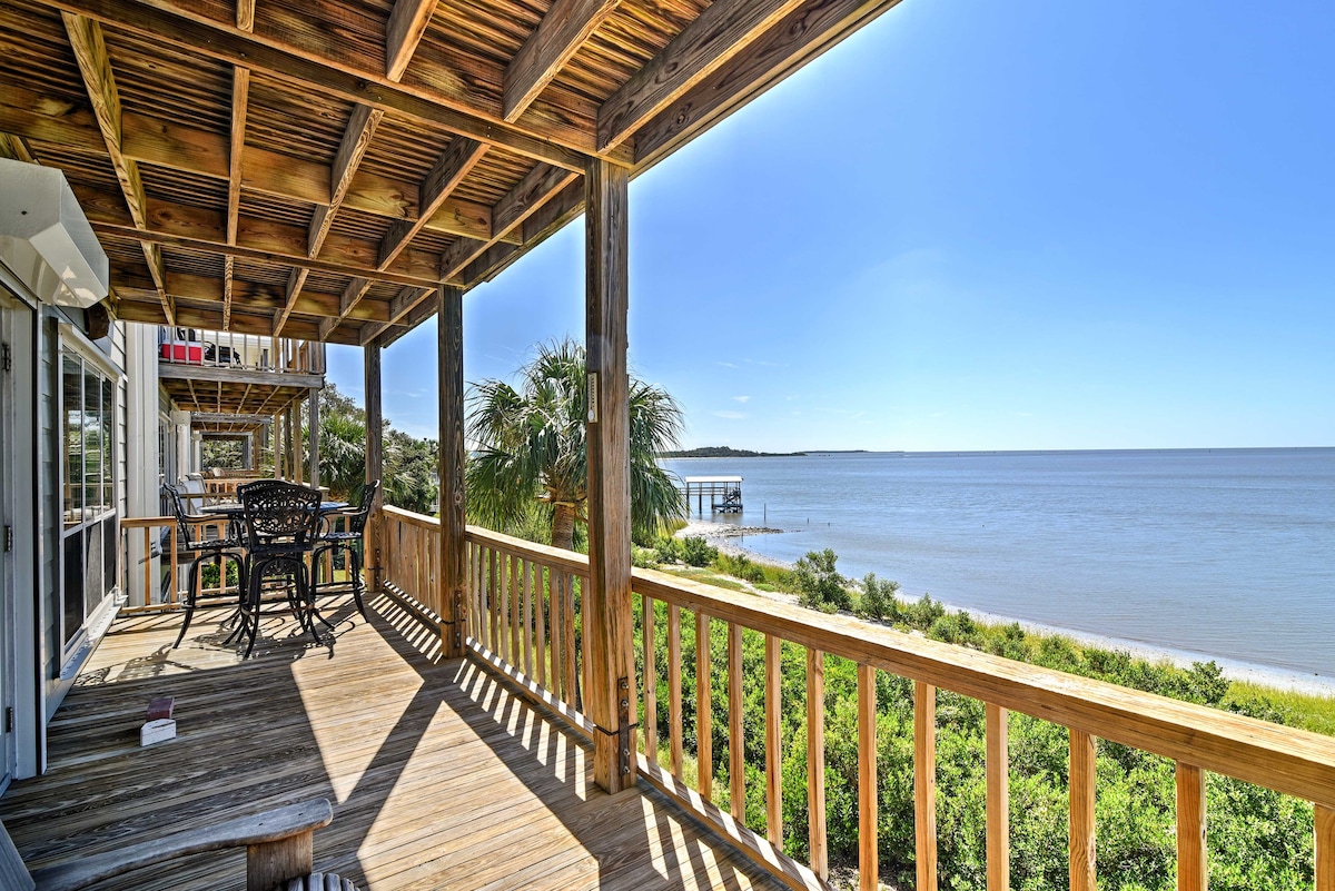 Beachfront Cedar Key Condo w/ Pool, Spa & Views!