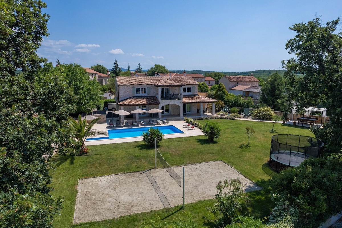 Verteneglio风景如画的别墅，带泳池