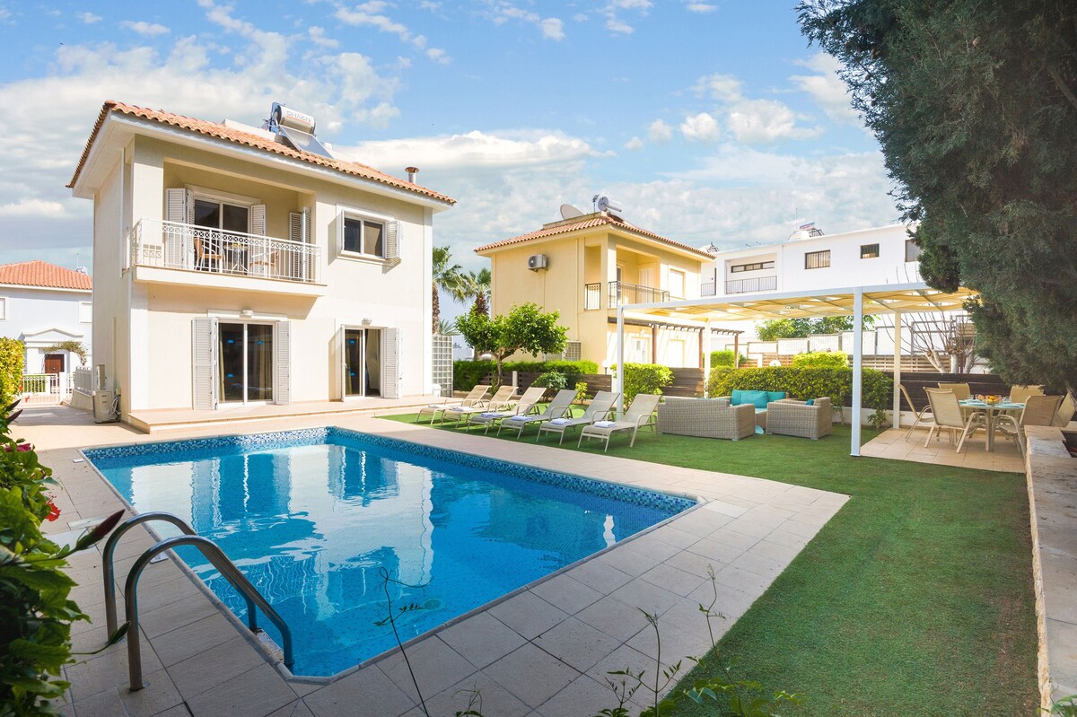 Villa Emily - 100m from Fig Tree Bay