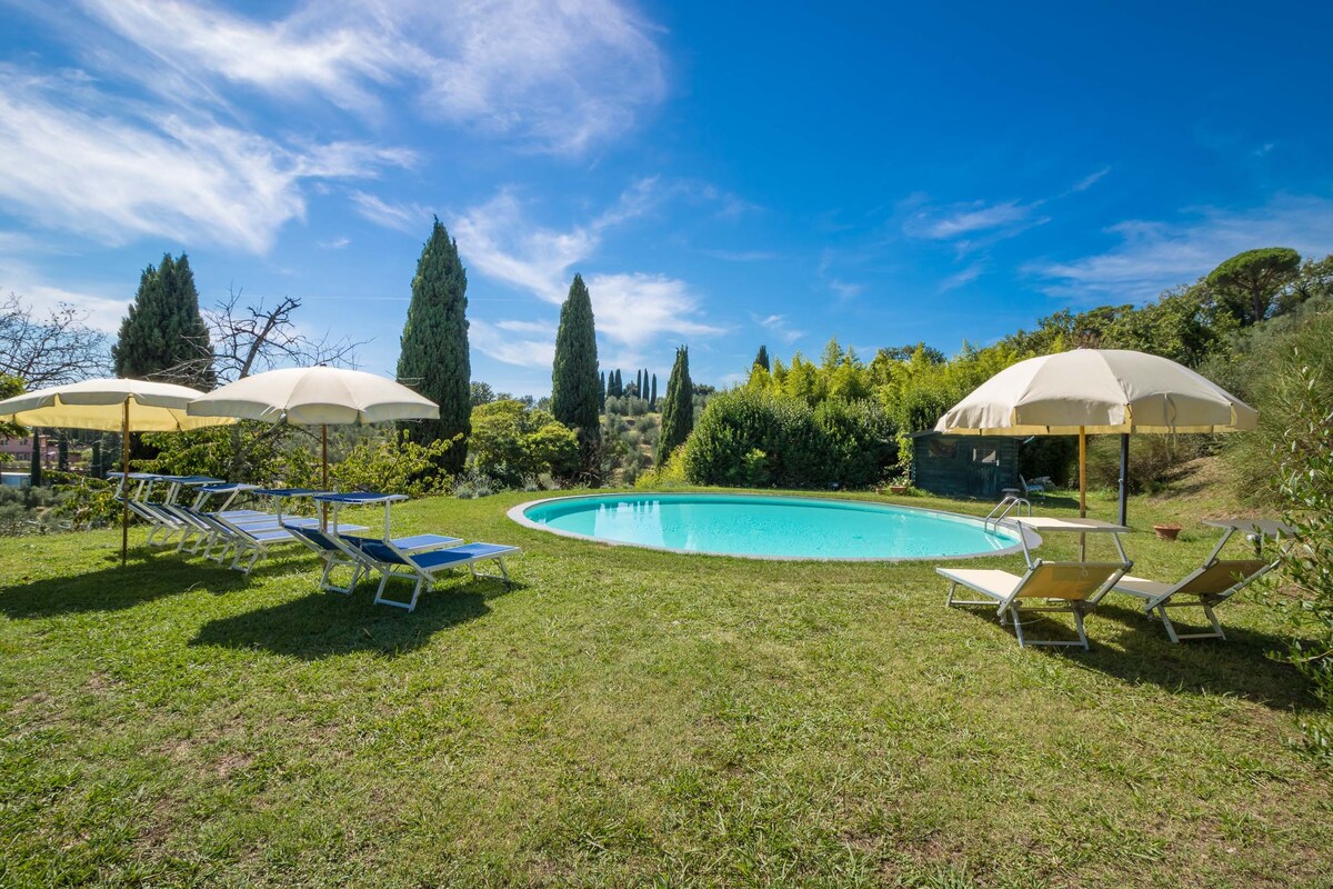 Agli Orti, rustico con piscina, vista, WiFi, Lucca