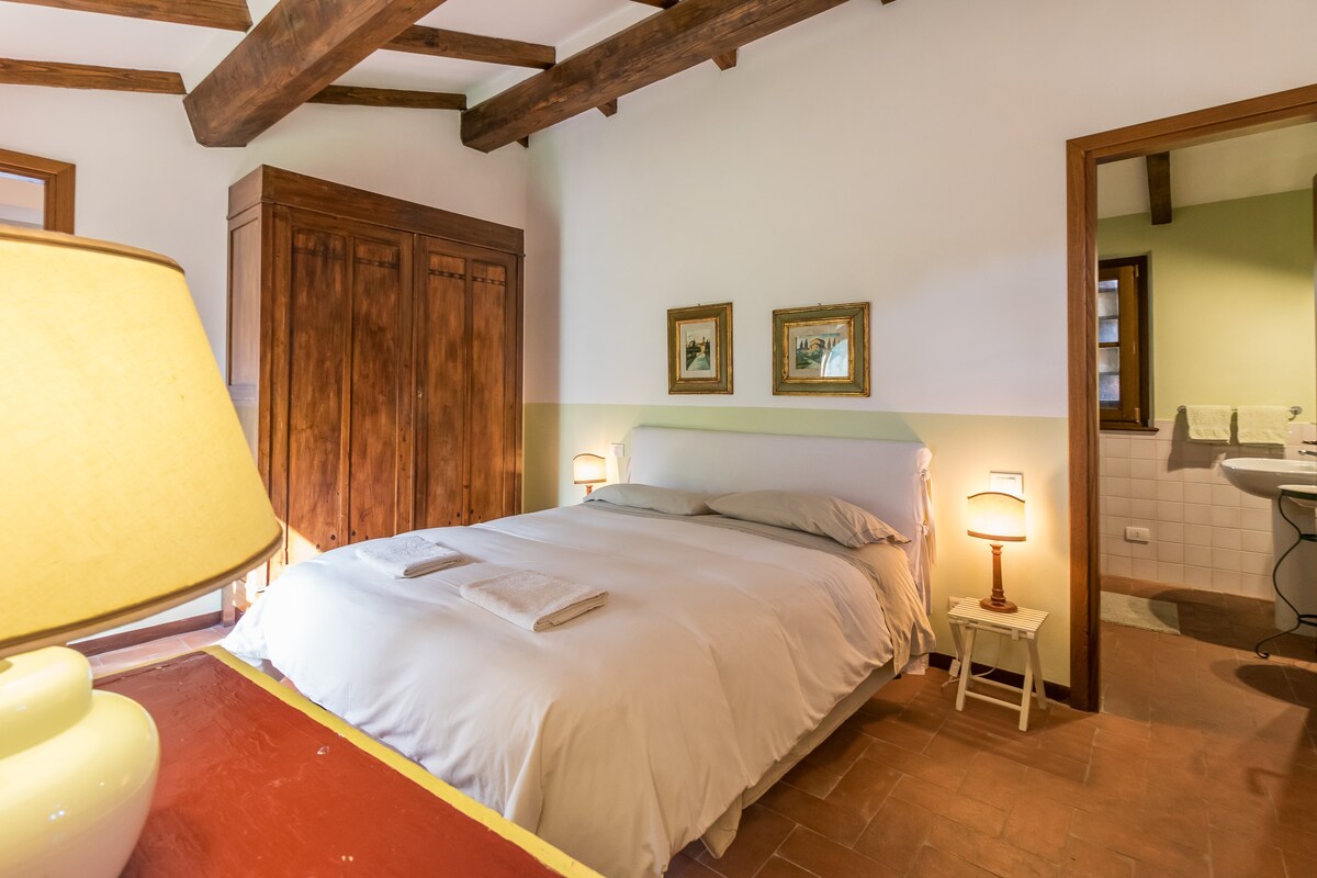 Agli Orti, rustico con piscina, vista, WiFi, Lucca