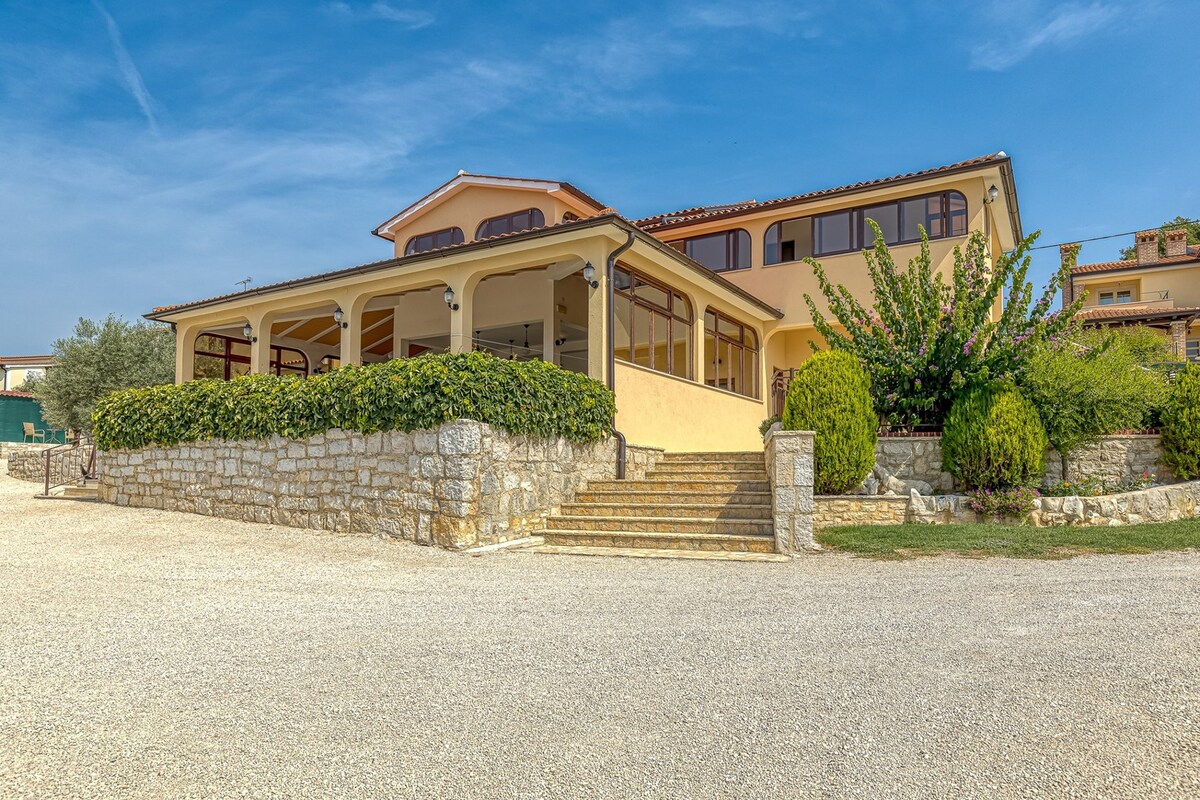 House Nilda - Apartment with Balcony