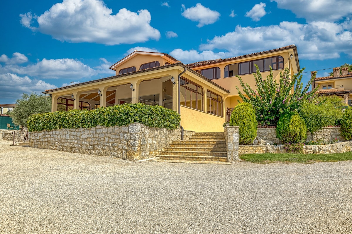 House Nilda - Apartment with Balcony