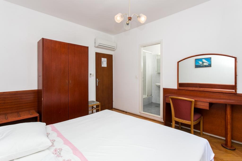 Guest House Zec - Double or Twin Room with Balcony