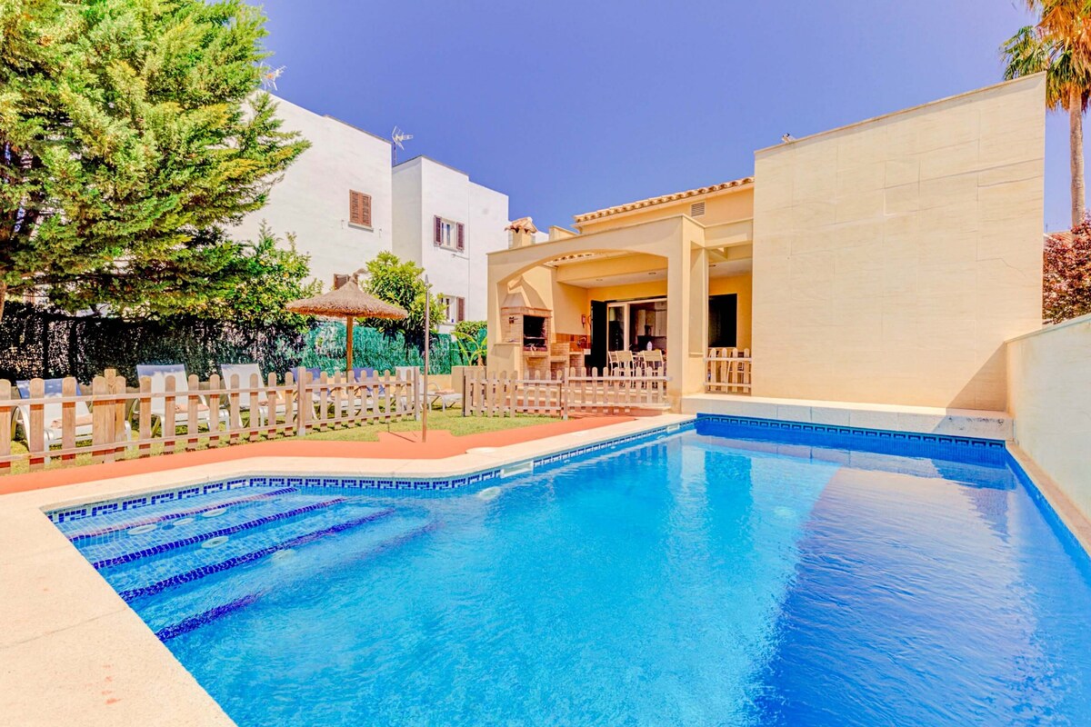 Lovely Mallorcan villa - only 100m to beach!