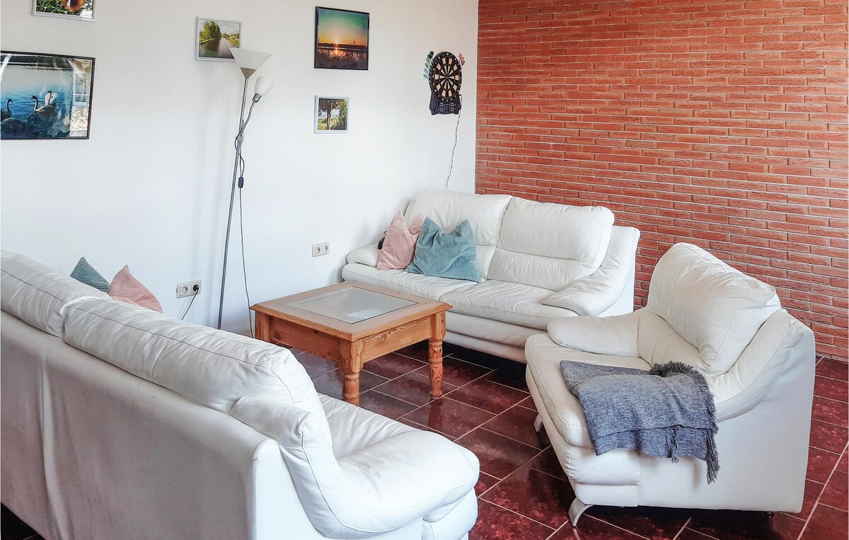 Nice apartment in Mirow with WiFi