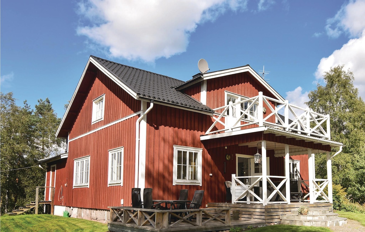 位于Årjäng的美丽房源，设有4间卧室和无线网络