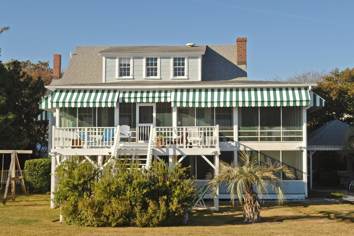 Classic 6BR Oceanfront | Deck | Short-Term Rental