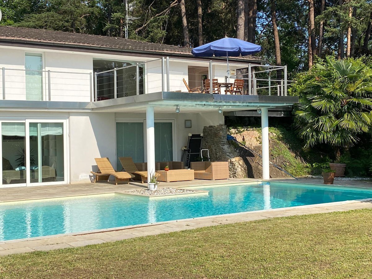 Villa Violetta in Luino with pool and garden