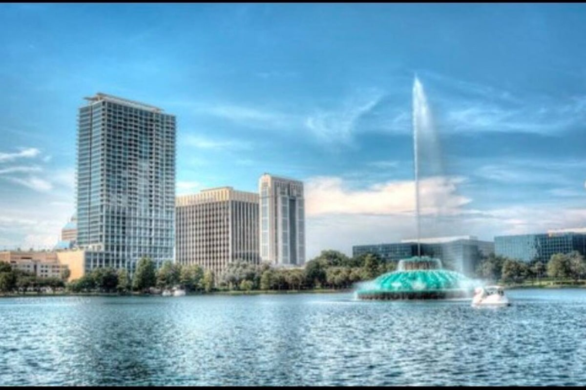 伊奥拉湖（ Lake Eola ）历史悠久的房子， 1或2张床