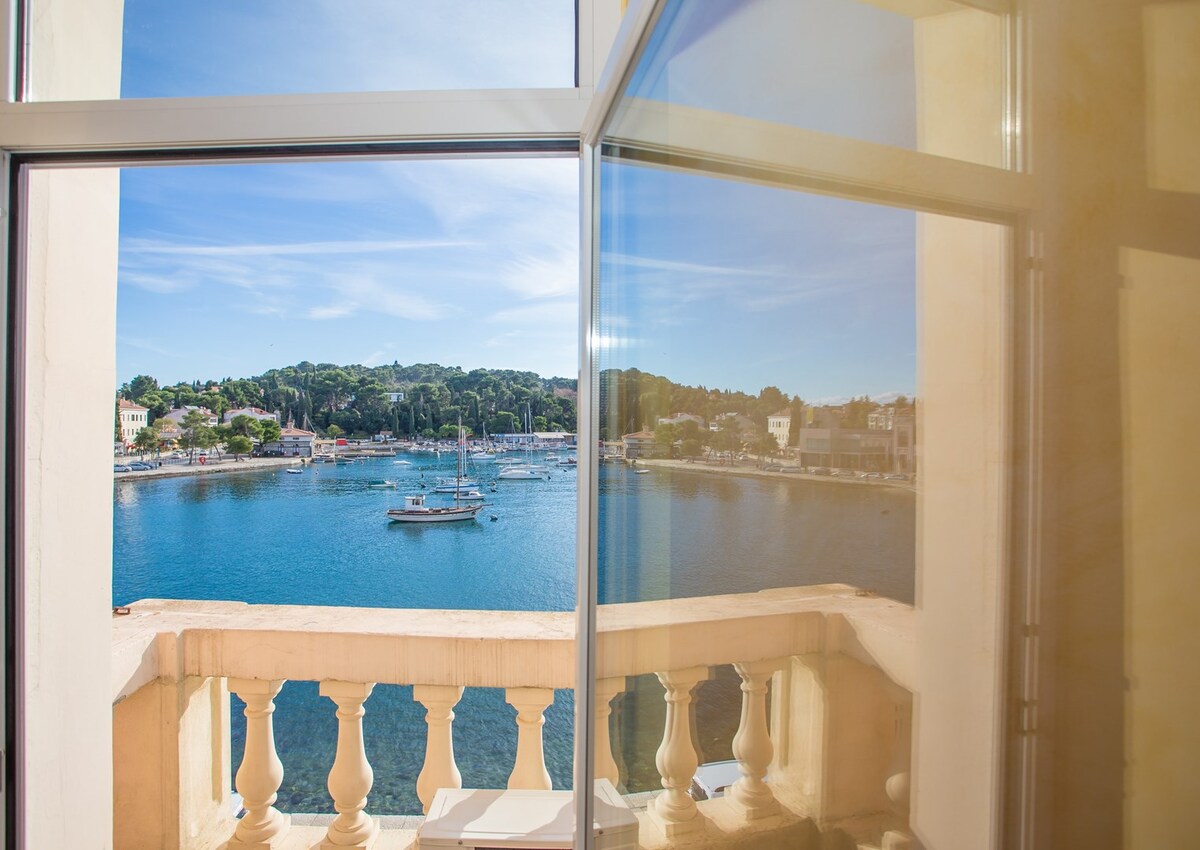 Apartment Viking Rovinj with Sea View