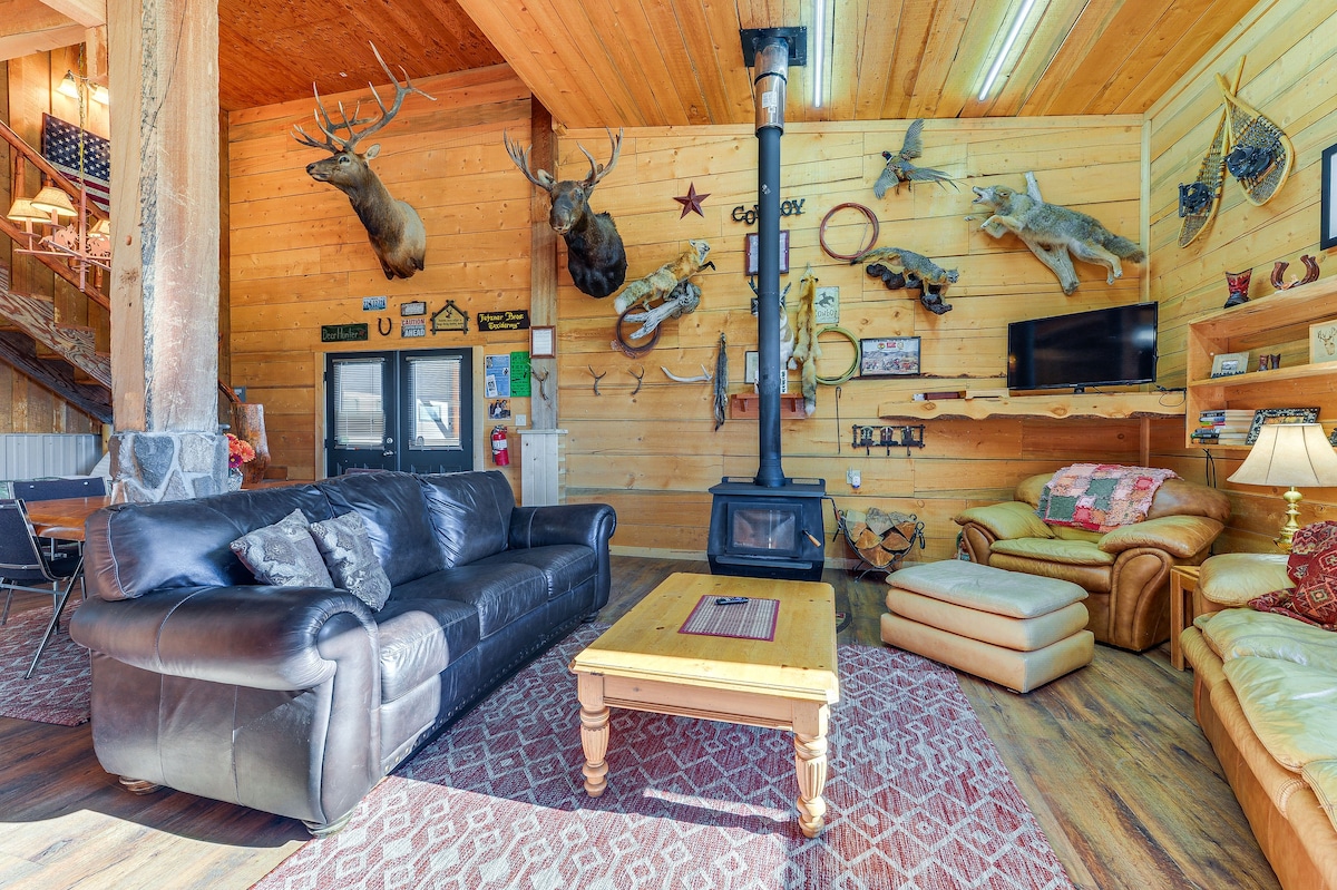 Cozy Cora Studio Cabin w/ Wind River Mtn Views