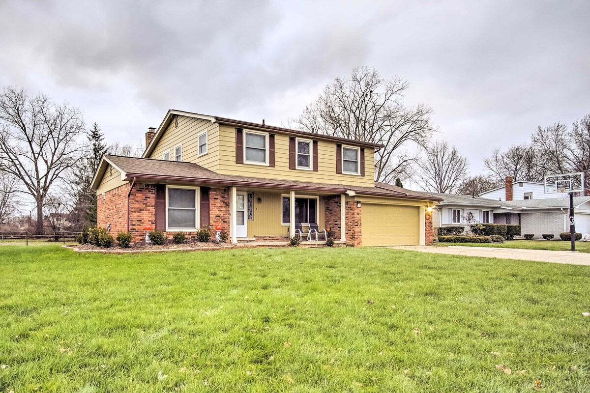 Suburban Detroit Home w/ Porch, Yard & Fire Pit!