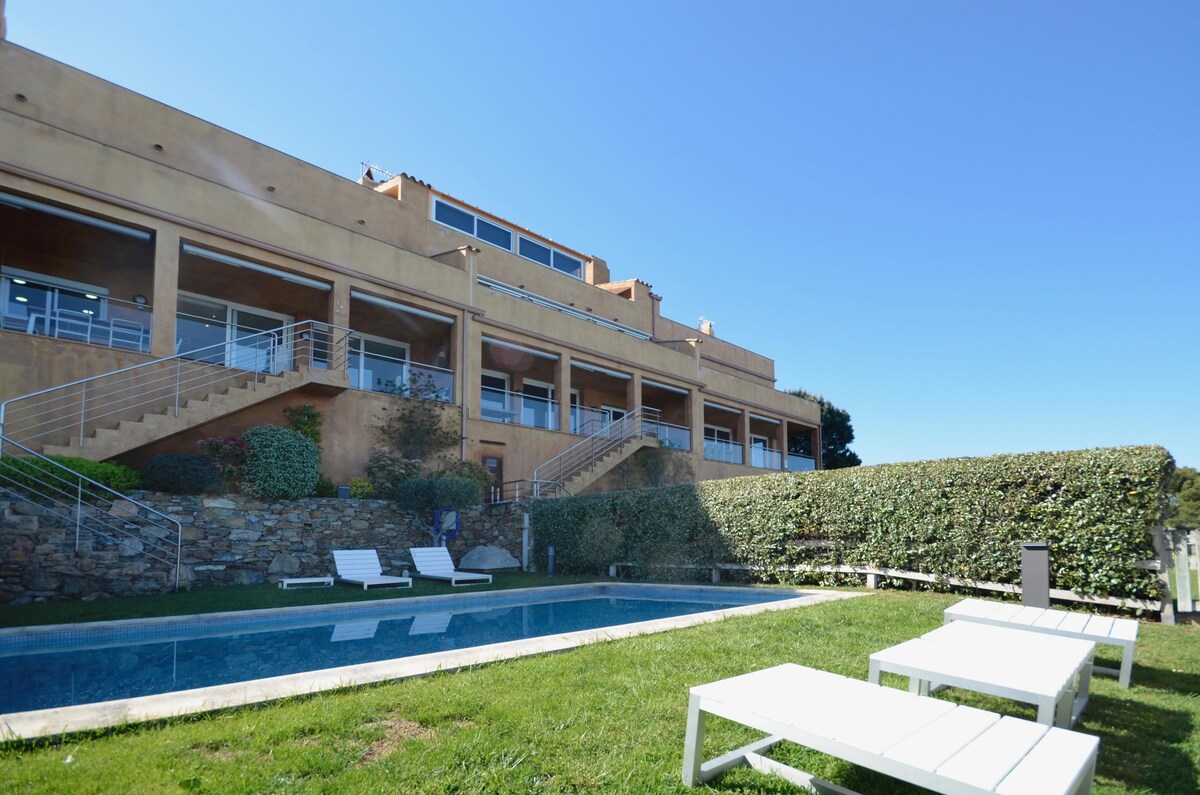 Holiday rental semidetached with swimming pool in