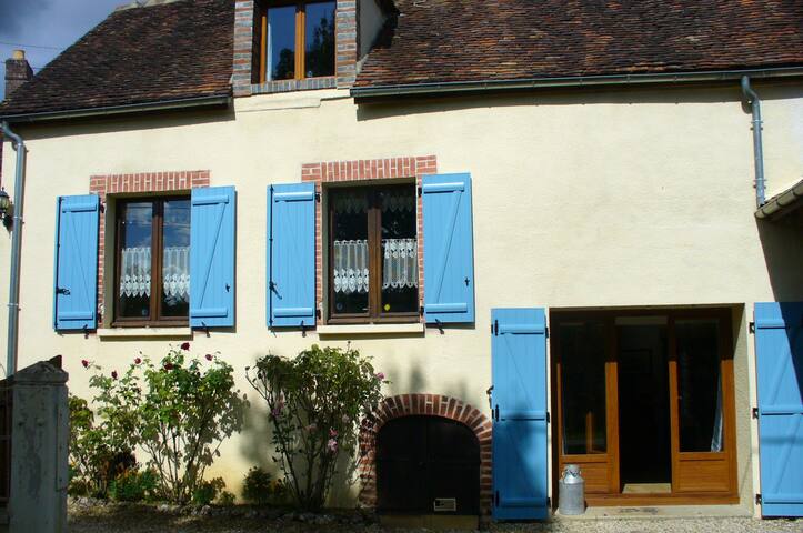 Villeuneuve sur Yonne的民宿