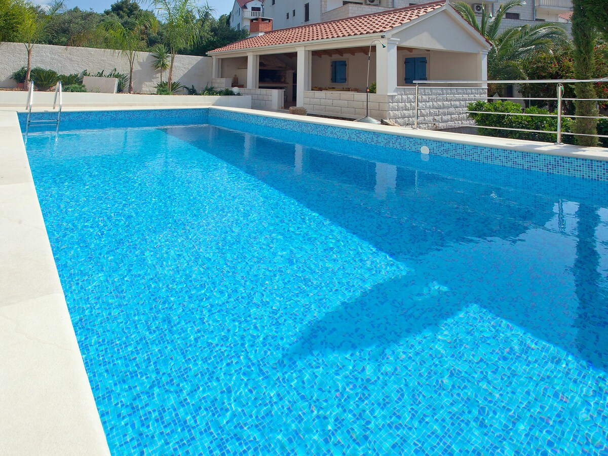 Villa 2 Pools by Interhome