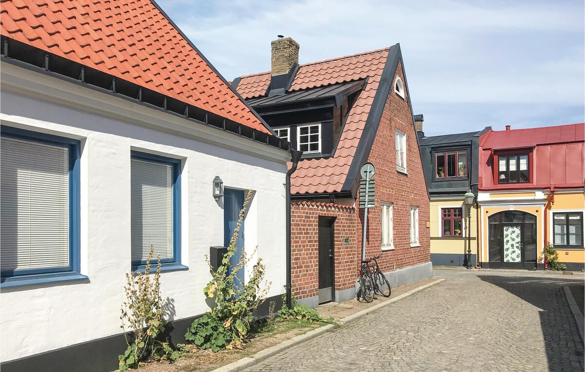 Stunning home in Ystad with kitchen