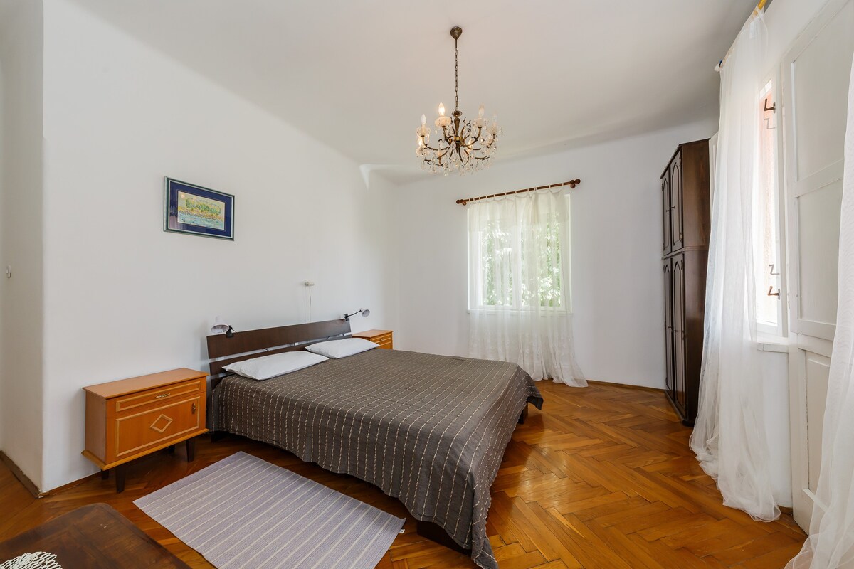A-14577-a Four bedroom apartment with terrace