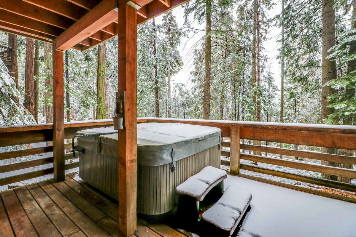 Luxe 4BR | Hot Tub | Fireplace | Balcony