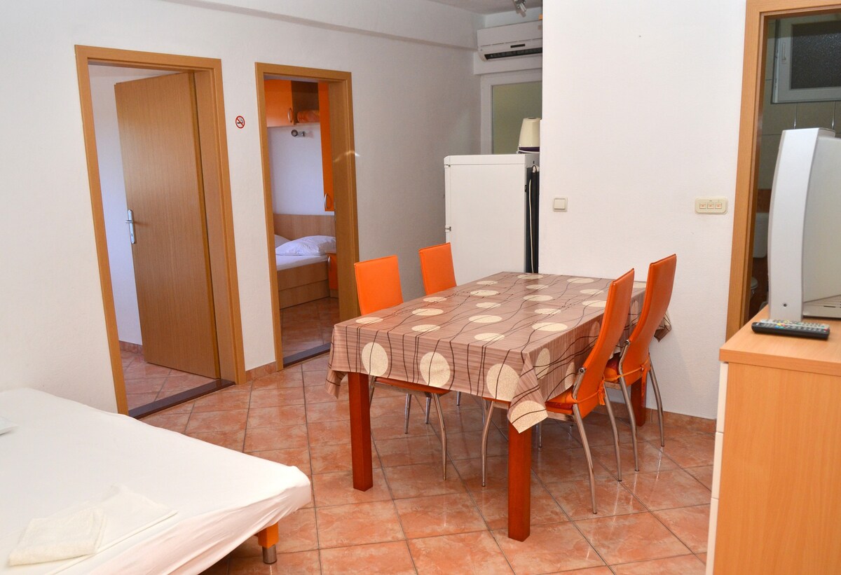 A-13681-d Two bedroom apartment with