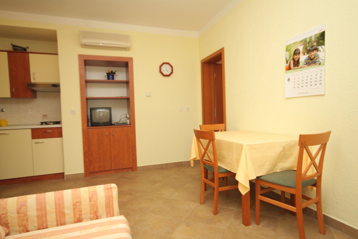 A-376-c Two bedroom apartment with terrace Mali