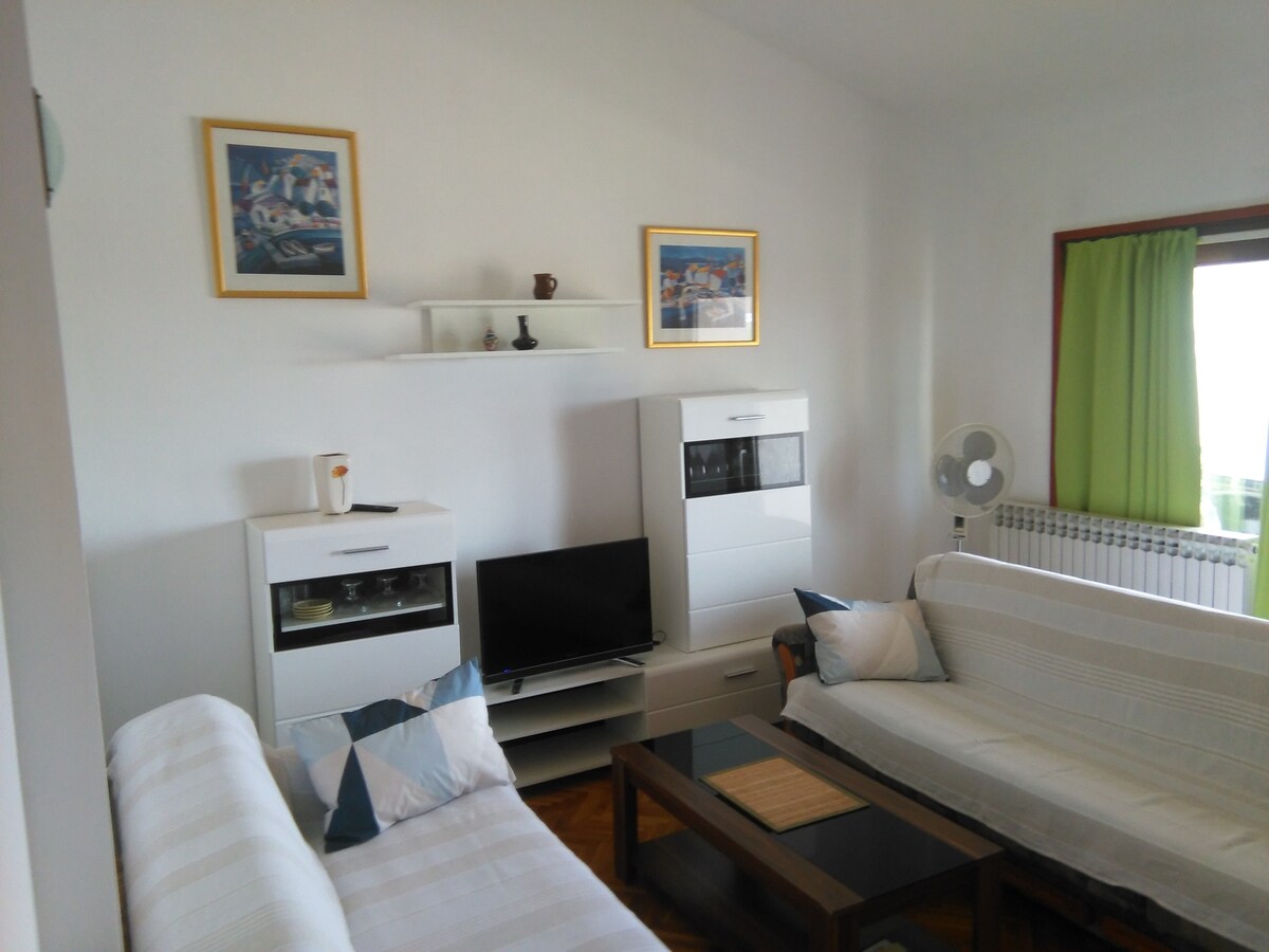 A-5913-b Two bedroom apartment with terrace and
