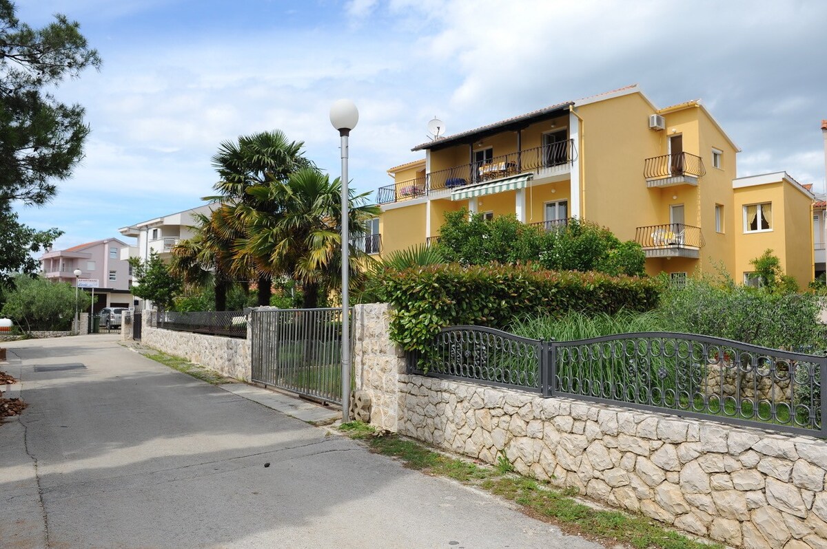A-5880-c One bedroom apartment with balcony Zadar